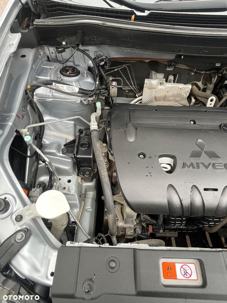 Mitsubishi Outlander 2.4 Instyle CVT - 16