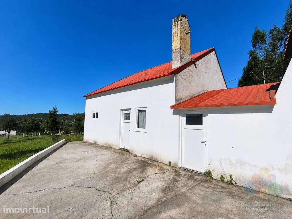 Moradia T3 com Telhado Novo e Terreno em Abrantes - Grande imagem: 2/11