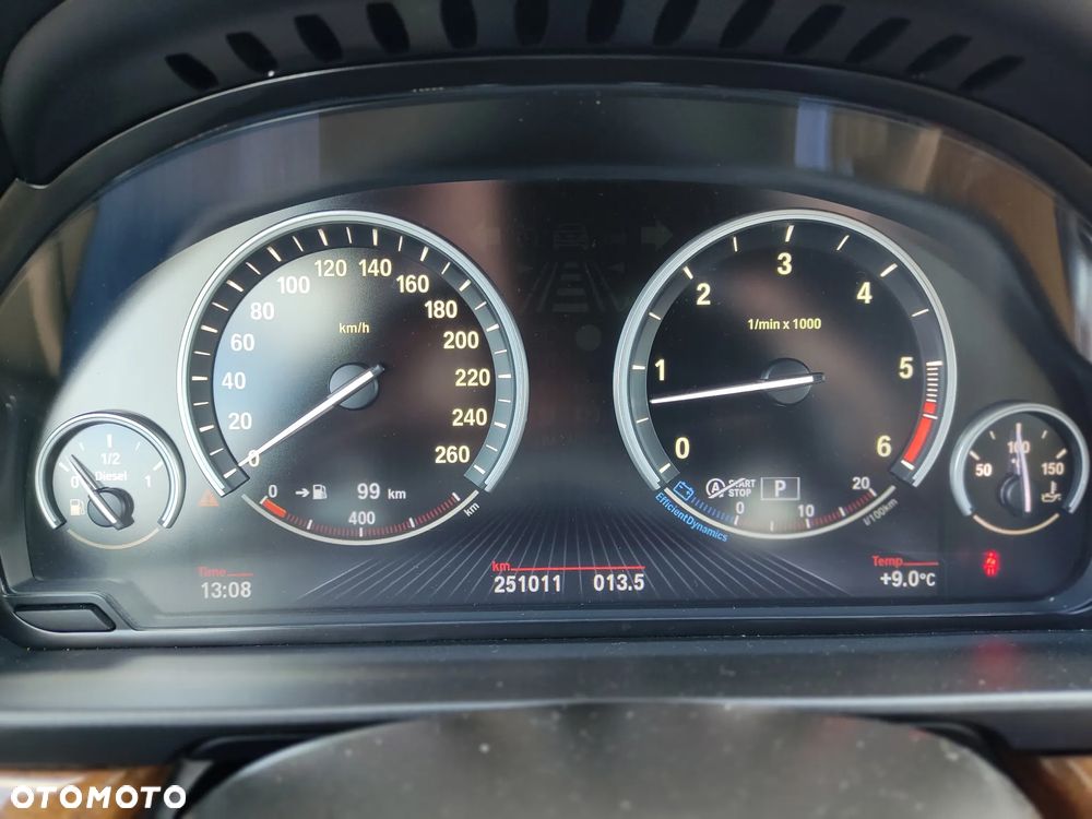 BMW Seria 5 M550d xDrive Sport-Aut - 26