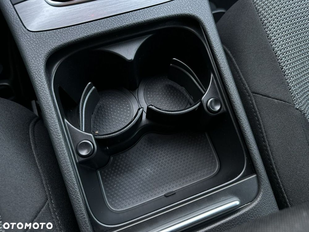 Volkswagen Passat - 36