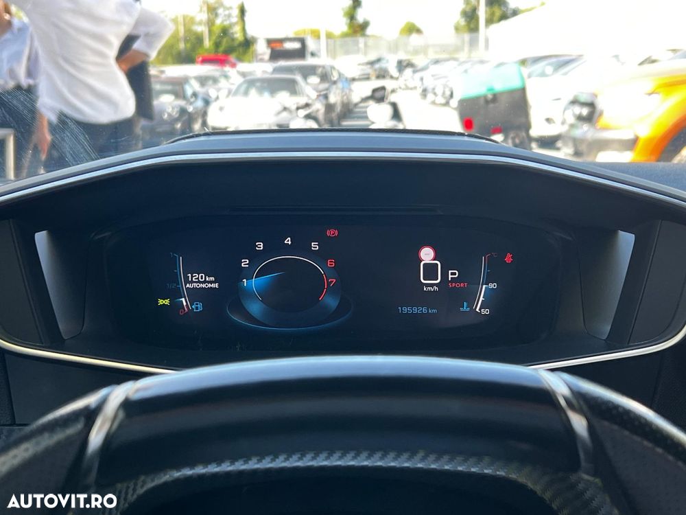 Peugeot 2008 PureTech 155 EAT8 GT - 32