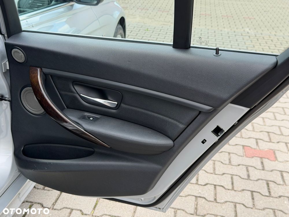 BMW Seria 3 320d Blue Performance Luxury Line - 35