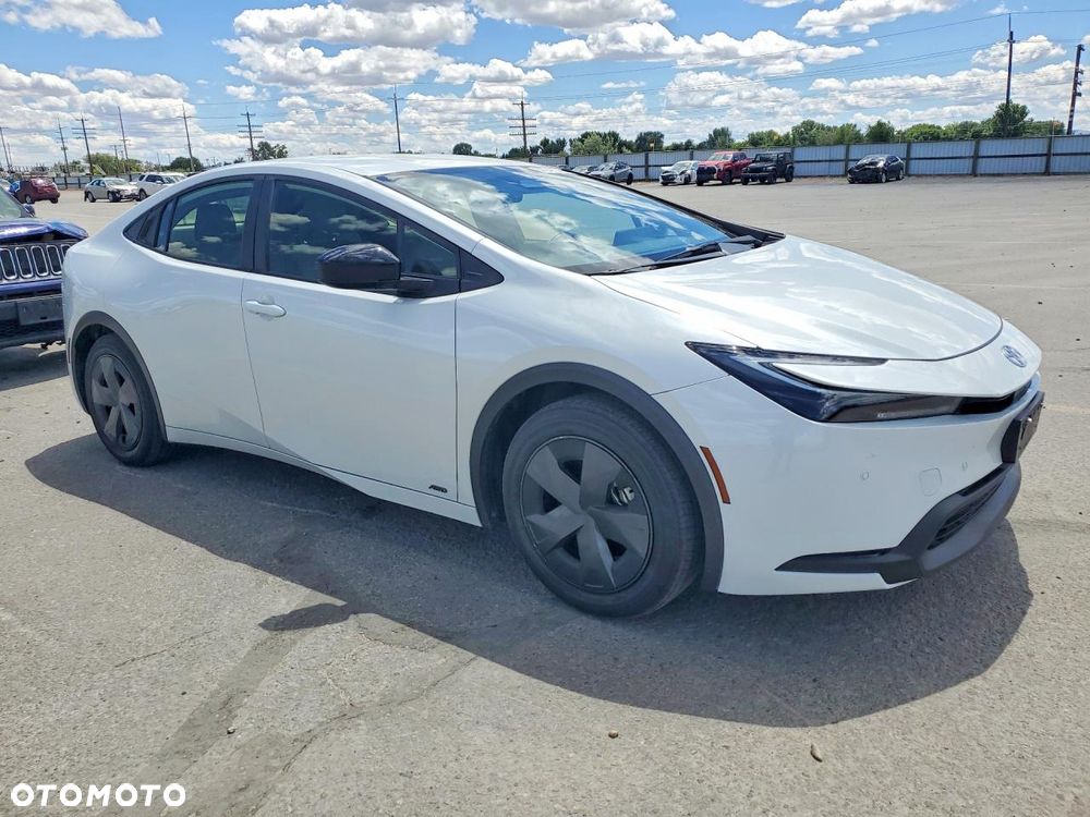 Toyota Prius Hybrid - 1