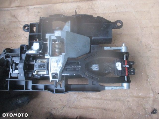 BMW F10 F11 KLAMKA DRZWI LEWY PRZÓD  WKŁADKA  KLUCZYK KEYLESS CZARNA B90 - 2