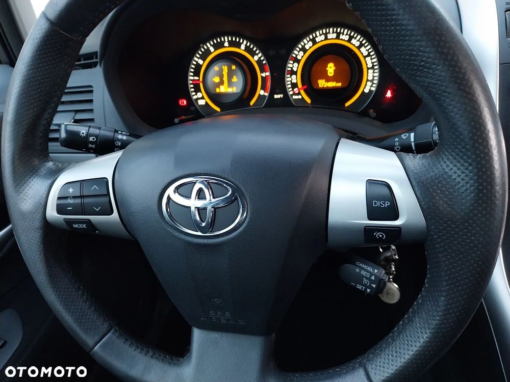 Toyota Auris 1.6 Executive - 25