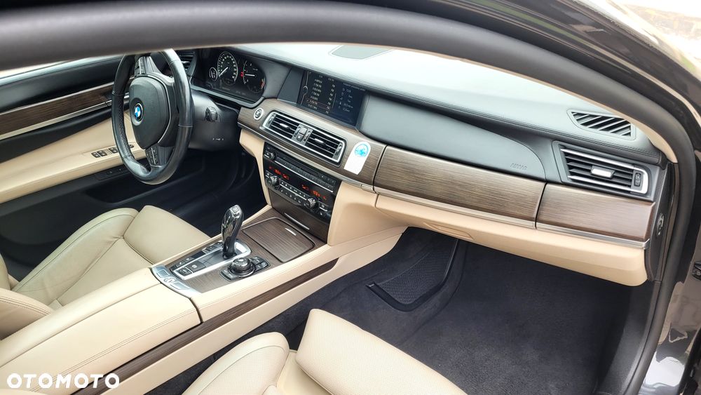 BMW Seria 7 740d xDrive - 15