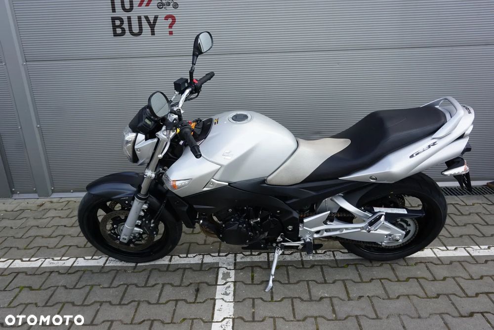 Suzuki GSR - 17