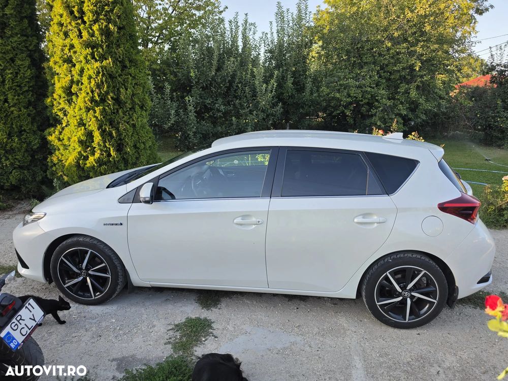 Toyota Auris 1.8 L VVT-i HSD Luna - 2