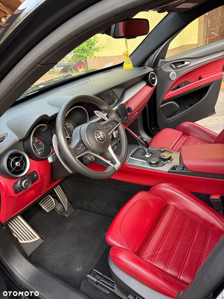 Alfa Romeo Stelvio 2.0 Turbo 16V AT8-Q4 Ti - 8