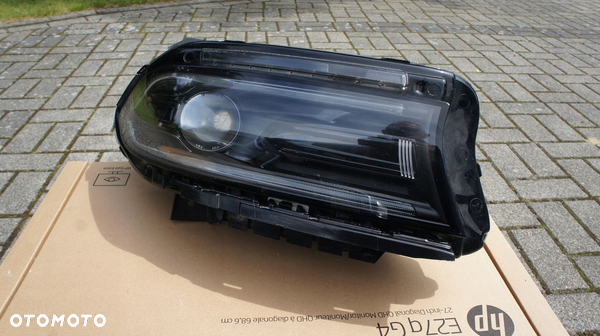 PRZEDNIA PRAWA LAMPA DODGE CHARGER II LIFT SOCZEWKA LED