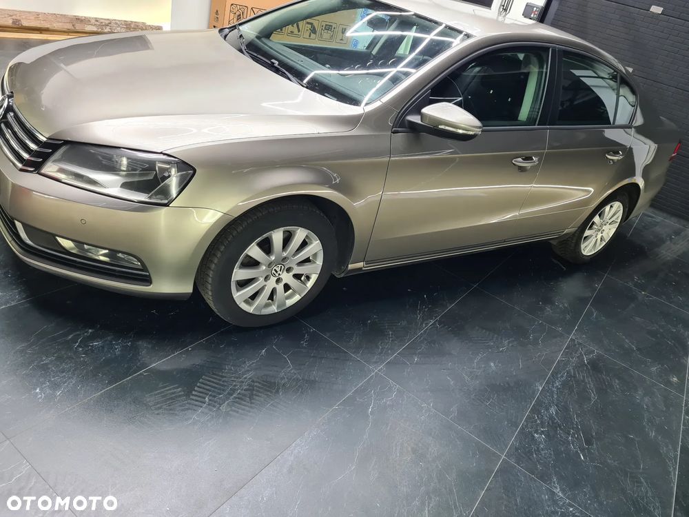 Volkswagen Passat 2.0 TDI Comfortline - 13