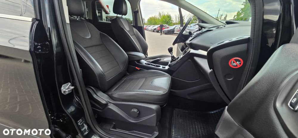 Ford Kuga 2.0 TDCi 2x4 Titanium - 34