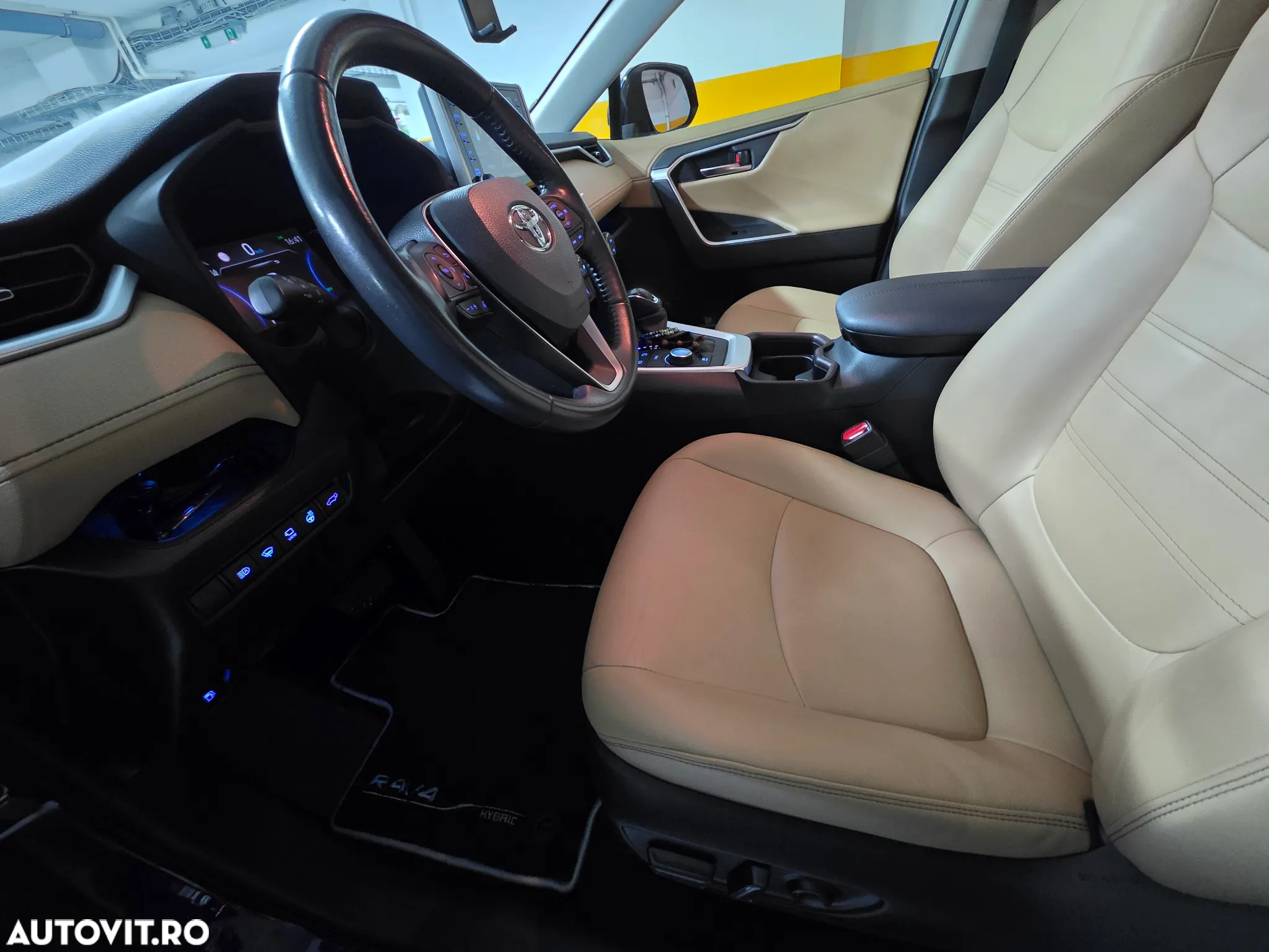 Toyota RAV4 2.5 Hybrid VVT-iE 4x4 Luxury Plus - 25