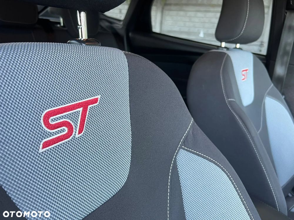 Ford Focus ST - 19