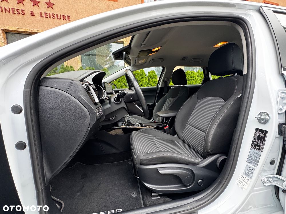 Kia Ceed 1.6 CRDi mHEV L DCT - 21