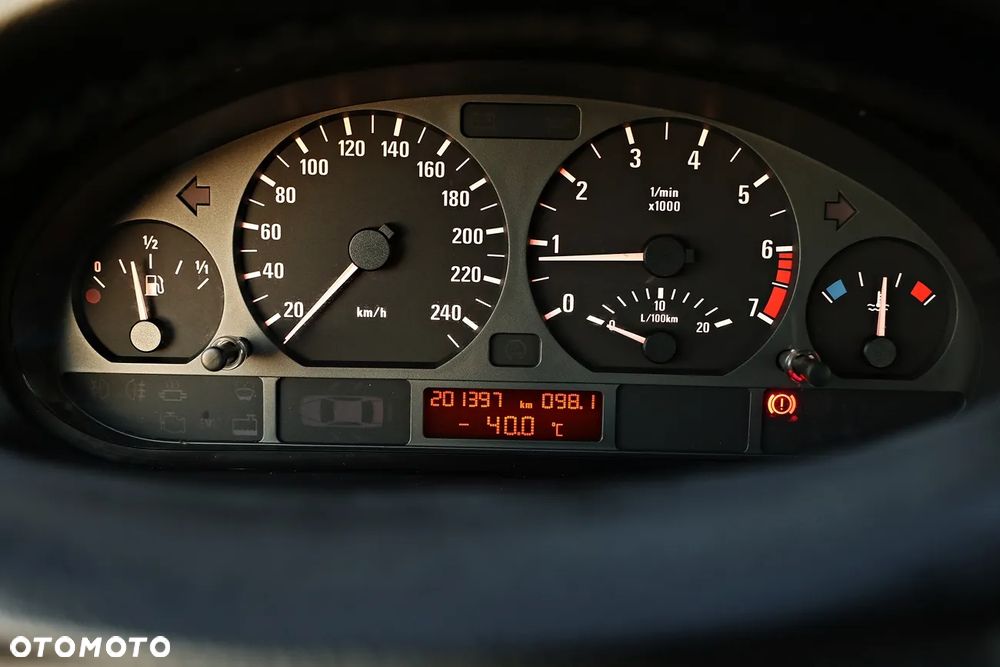 BMW Seria 3 320i - 31