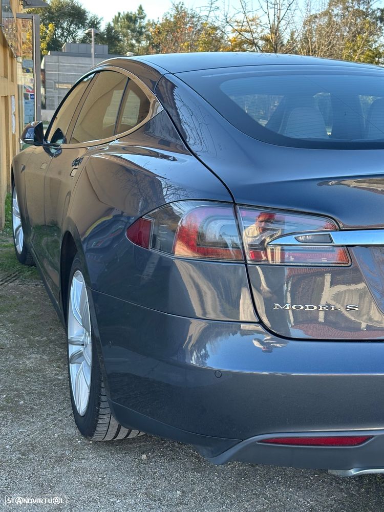 Tesla Model S Standard Range - 1