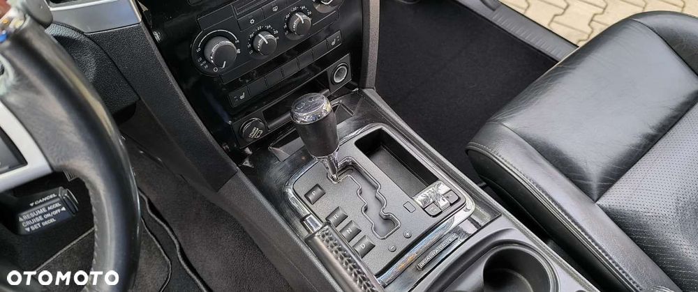 Jeep Grand Cherokee - 23