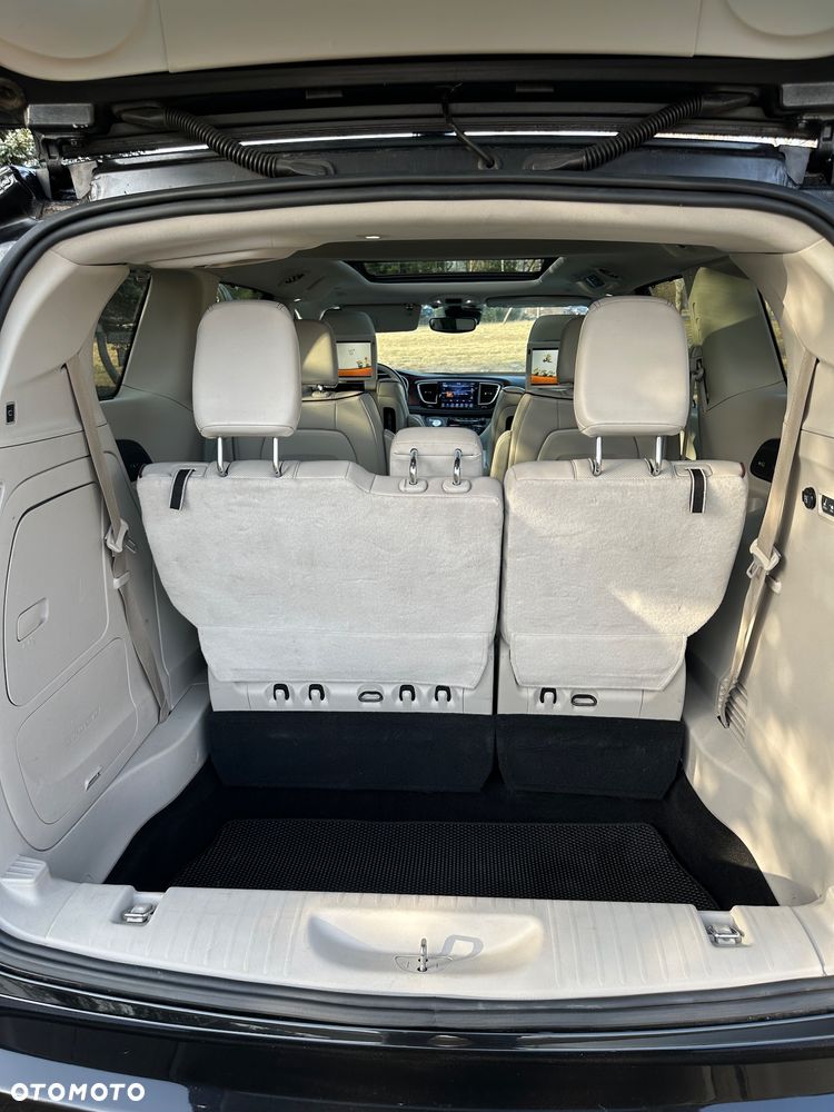 Chrysler Pacifica - 11