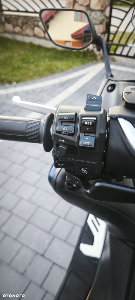 Yamaha Tmax - 10