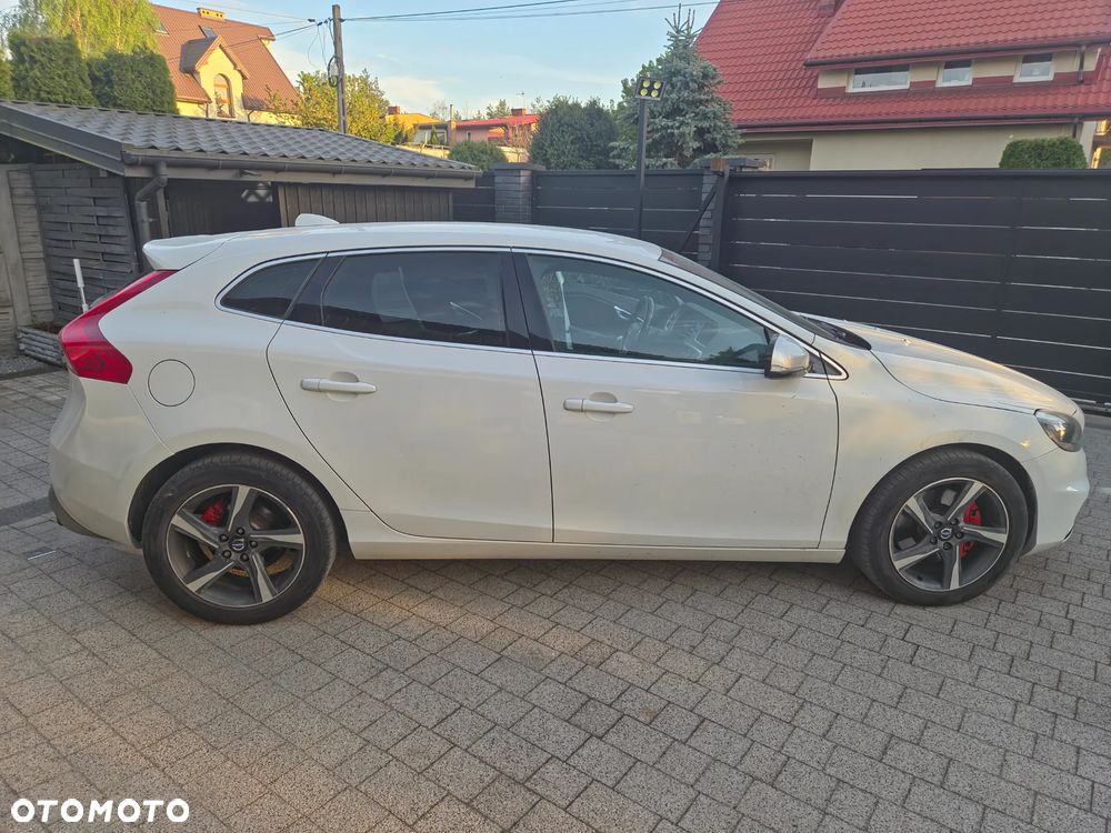 Volvo V40 D3 R-Design - 8