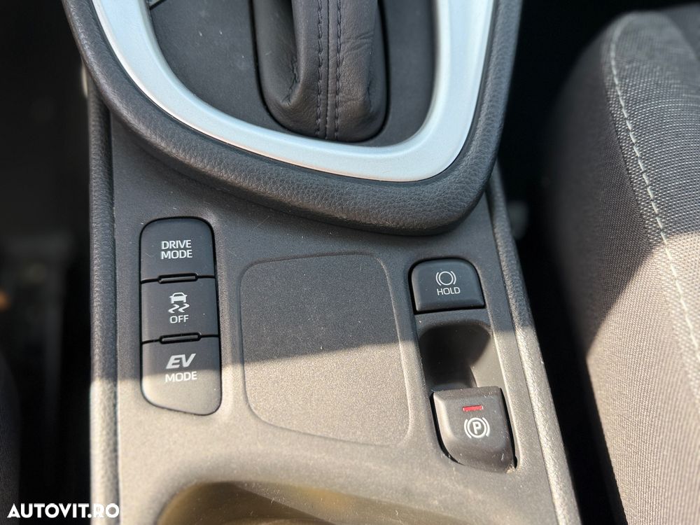 Toyota Yaris 1.5 VVT-i HSD Dynamic Plus Bi-tone - 9