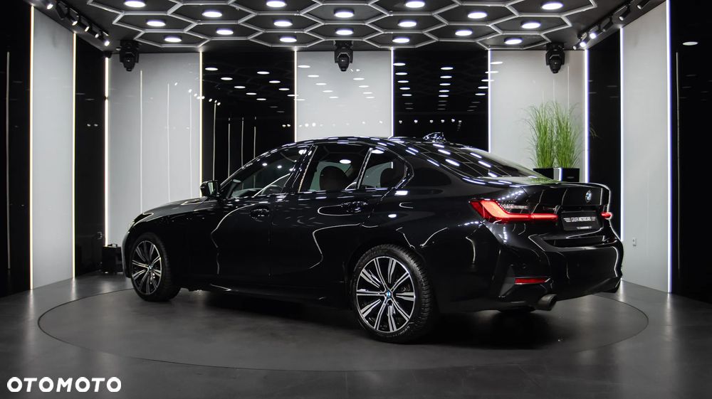 BMW Seria 3 320d M Sport - 5