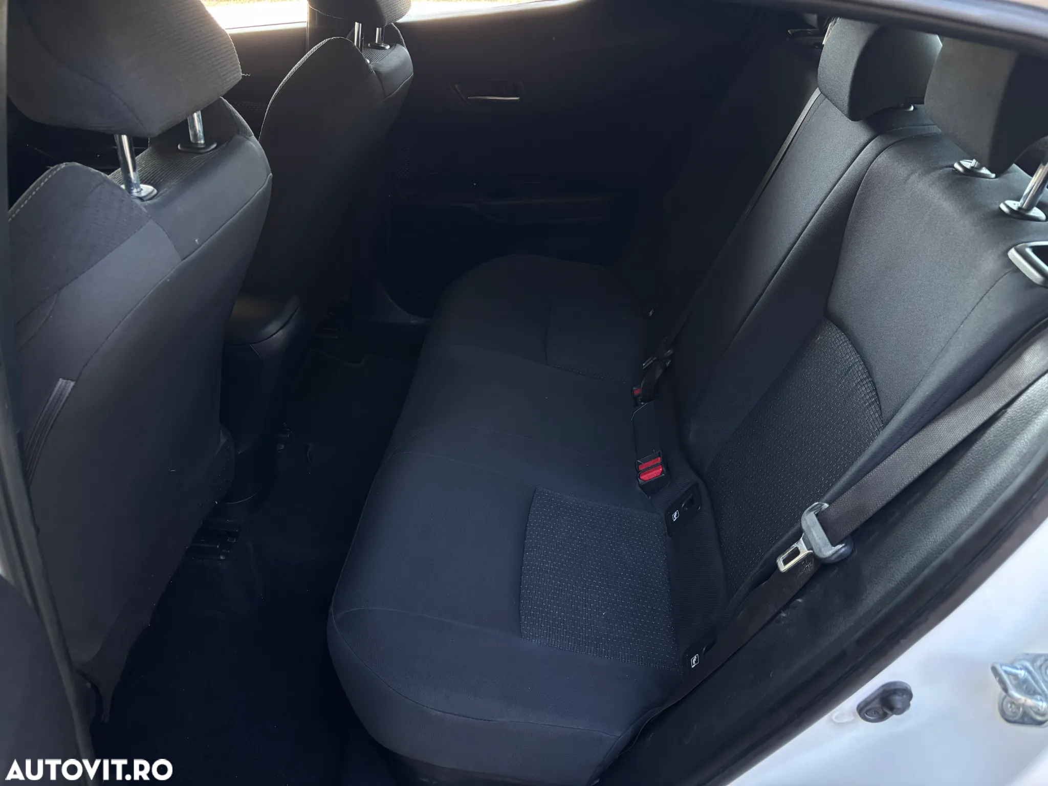 Toyota C-HR Hybrid Business-Edition - 36