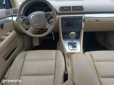 Audi A4 Limousine - 8