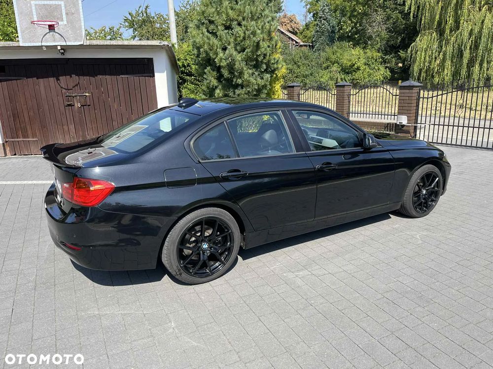 BMW Seria 3 318d Sport Line - 8