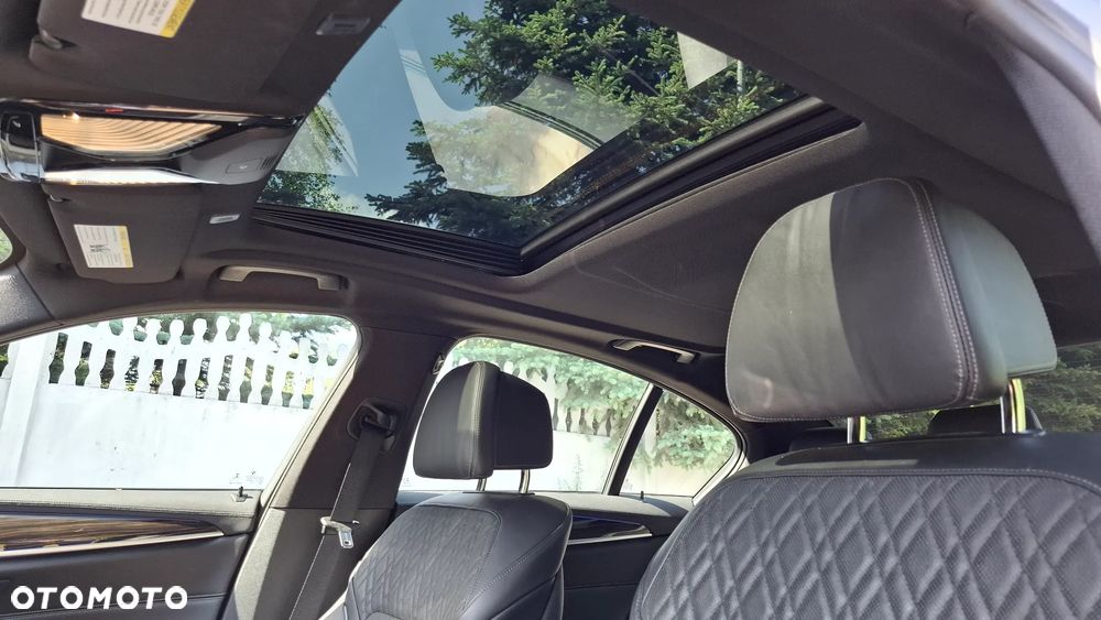 BMW Seria 5 M550i xDrive - 21