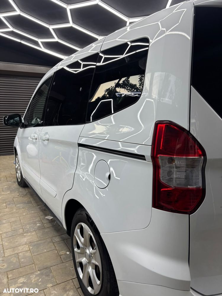Ford Tourneo Courier 1.5 TDCi Trend - 3