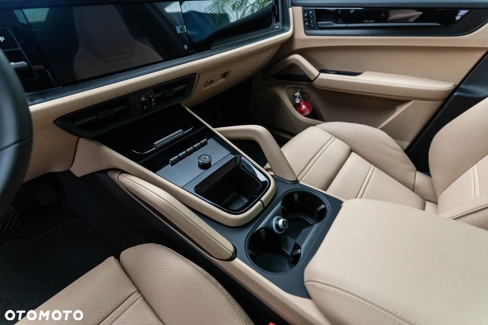 Porsche Cayenne E-Hybrid PHEV Black Edition - 17