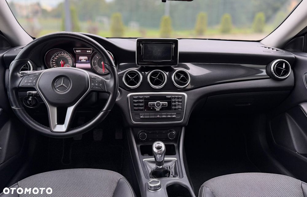 Mercedes-Benz CLA - 12