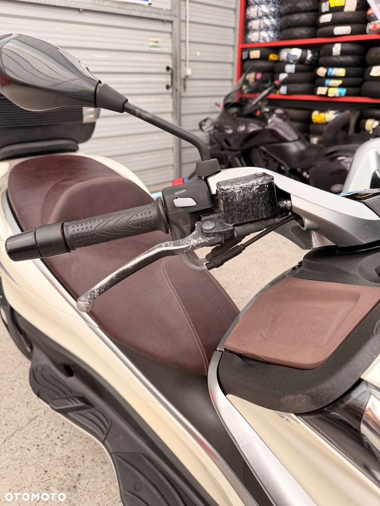 Piaggio X10 - 19