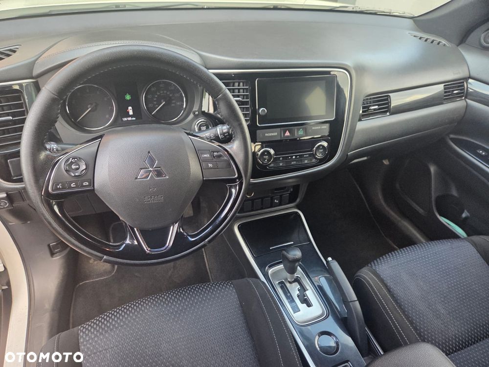 Mitsubishi Outlander - 16