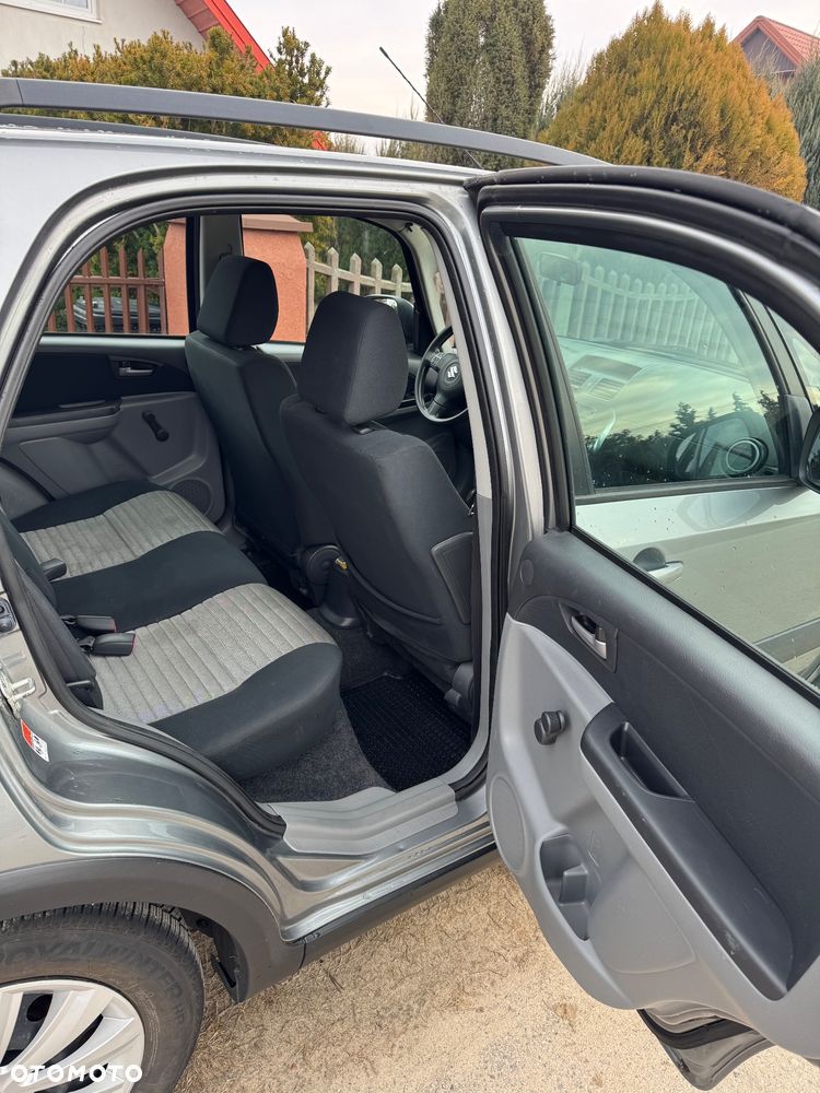 Suzuki SX4 1.9 DDiS DPF 4x4 Comfort - 10