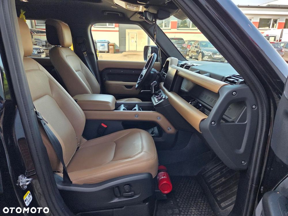 Land Rover Defender 3.0 D250 mHEV X-Dynamic HSE - 17