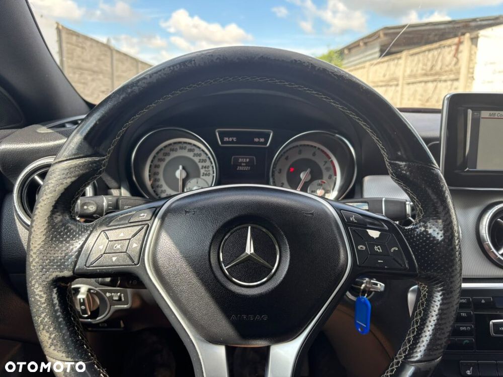 Mercedes-Benz CLA 200 7G-DCT - 7