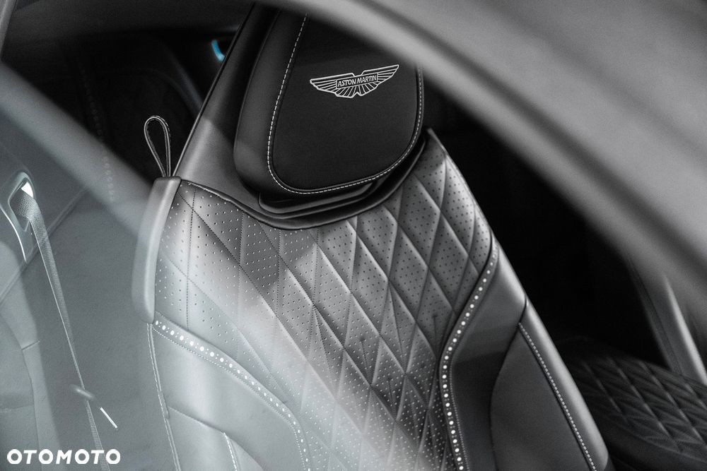 Aston Martin DB - 13