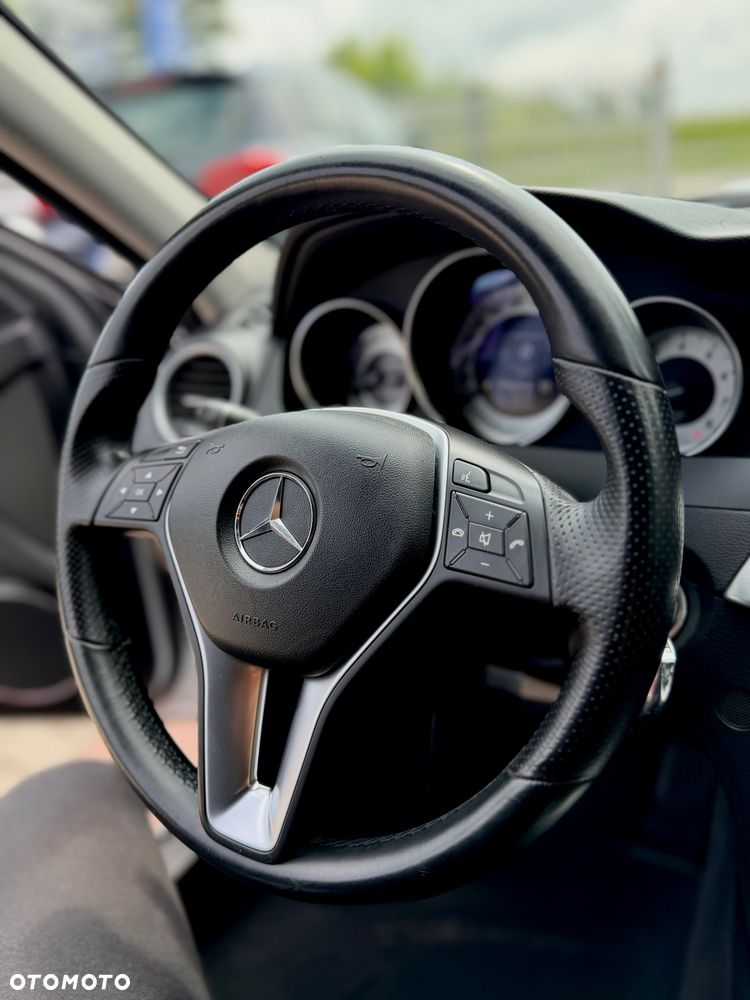 Mercedes-Benz Klasa C 180 CGI Automatik BlueEFFICIENCY Avantgarde - 11