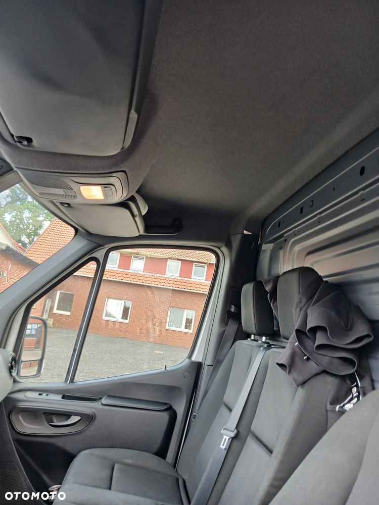 Mercedes-Benz Sprinter - 14