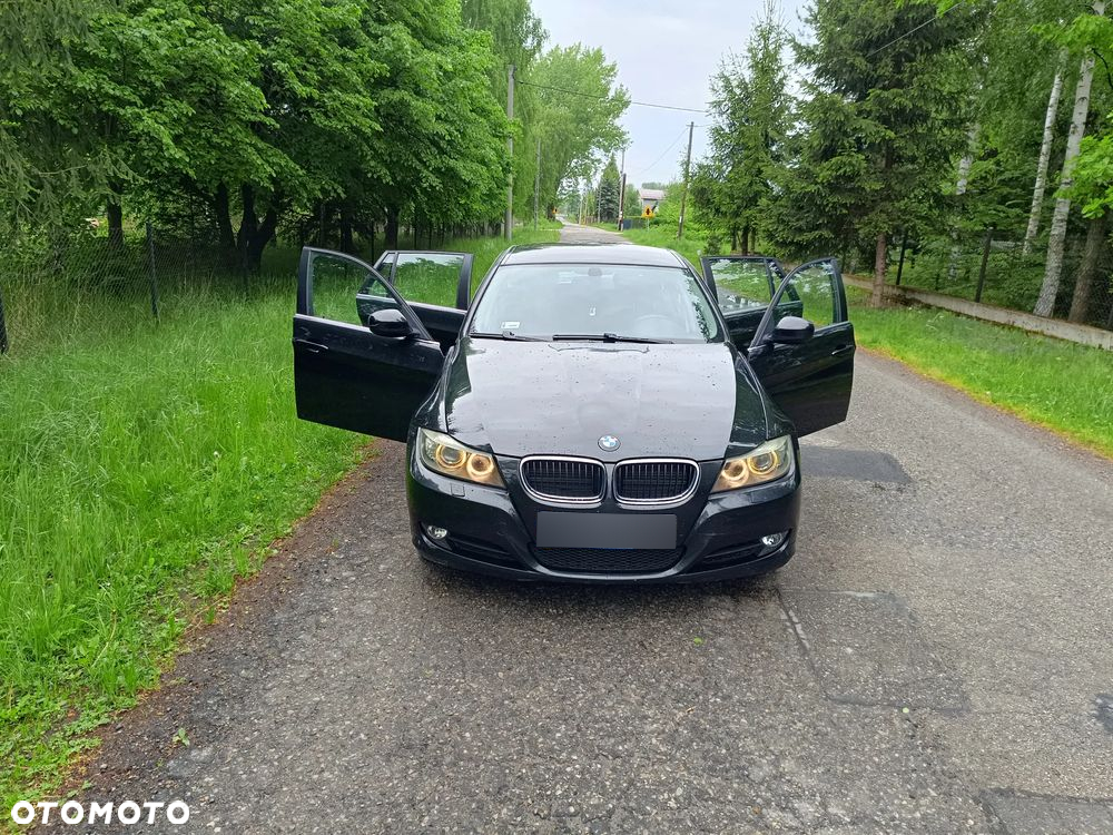 BMW Seria 3 318i Touring - 6