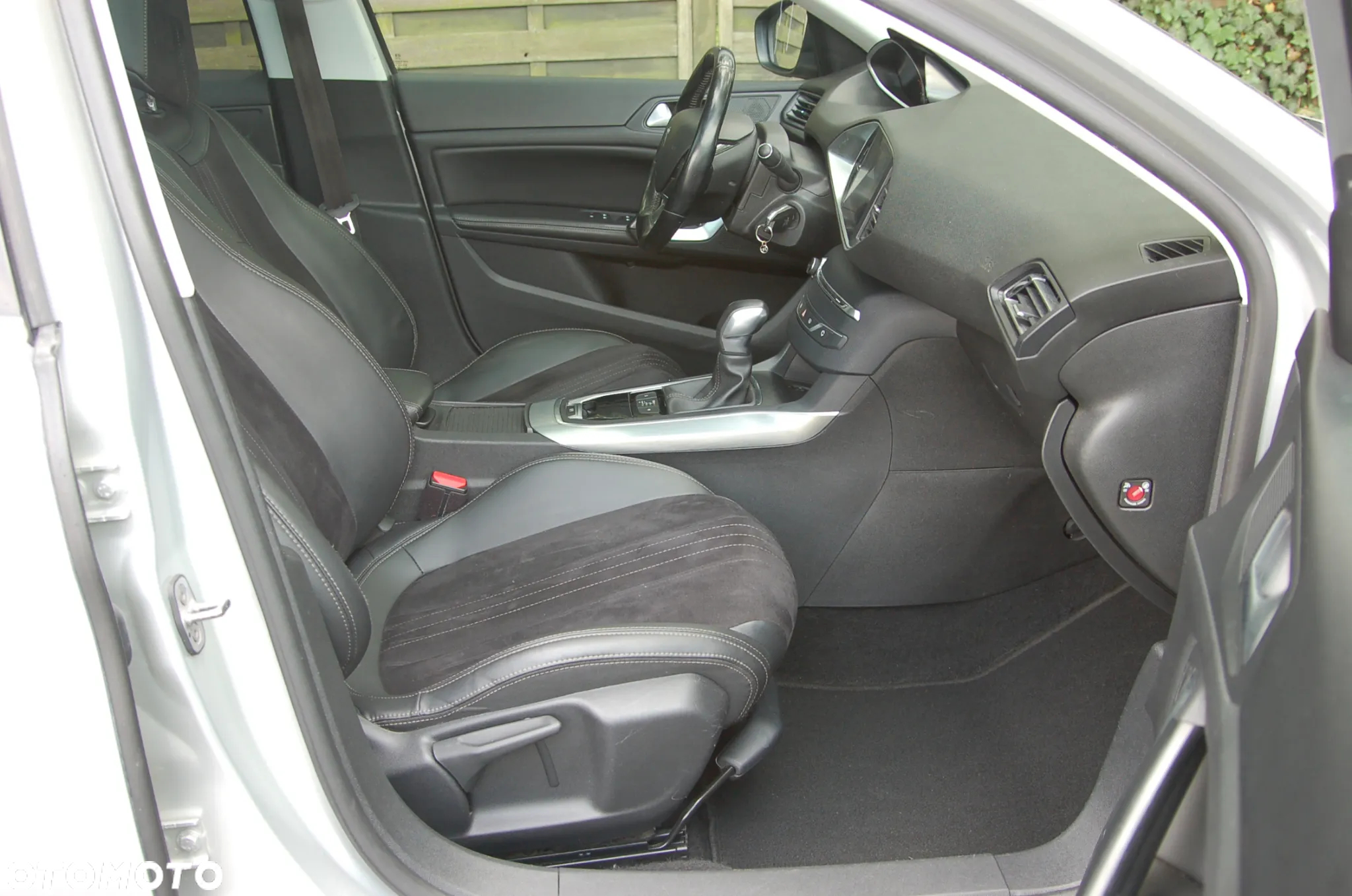 Peugeot 308 SW BlueHDi 120 EAT6 Stop & Start Allure - 33
