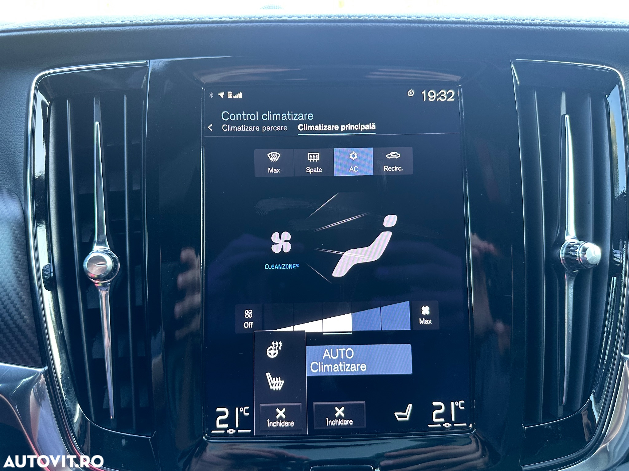 Volvo S90 T8 Twin Engine AWD Geartronic R Design - 26