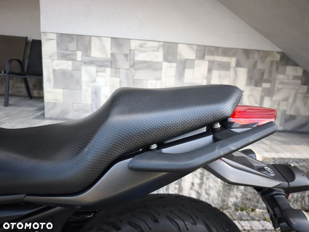 Yamaha XJ - 9