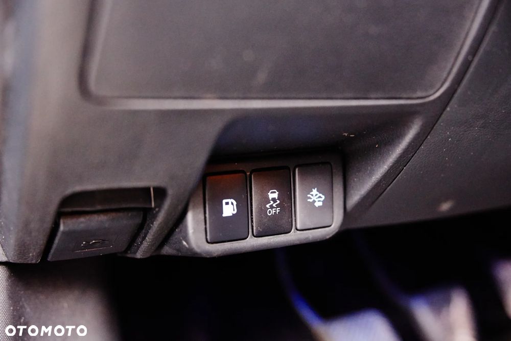 Toyota Avensis 2.0 D-4D Prestige - 22