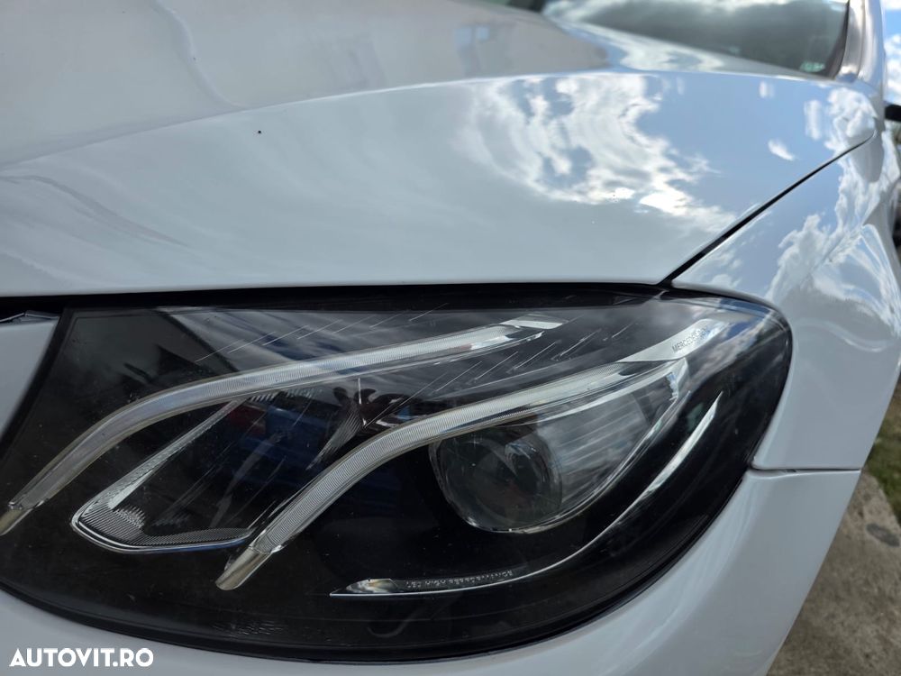 Mercedes-Benz E 220 d 4Matic T 9G-TRONIC AMG Line - 9