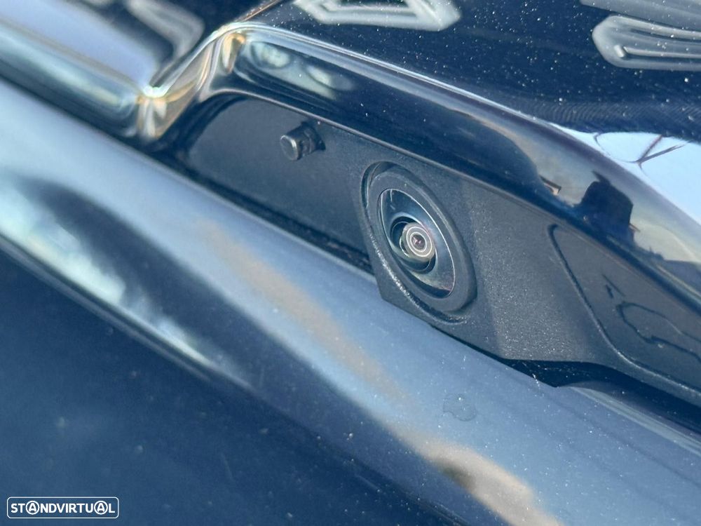 Porsche Macan Electric 4 - 11