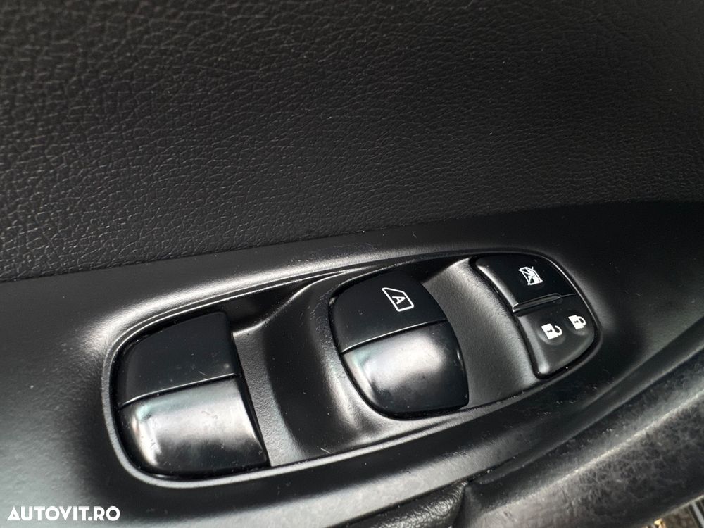 Nissan Qashqai 1.6 DCI 4 x 4 DPF Start/Stop tekna - 24
